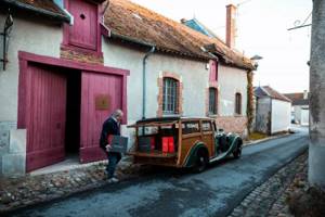 Bentley 1937 года с уникальным кузовом для доставки элитного шампанского