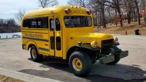 Школьный автобус 1948 года с двигателем от Dodge Hellcat