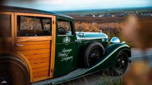 Bentley 1937 года с уникальным кузовом для доставки элитного шампанского