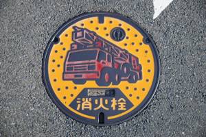 Яркие особенности оформления канализационных люков в Японии