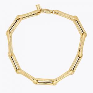 Короткая золотая цепочка — самый универсальный и модный аксессуар в коллекции украшений