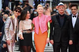 Тимоти Шаламе, Тильда Суинтон и другие гости на премьере фильма «Французский вестник» в Каннах