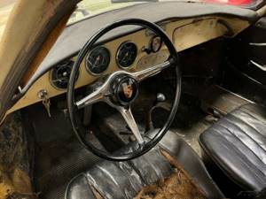 Porsche1963 года простоял 40 лет в сарае и способен передвигаться