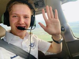 Вокруг света за 44 дня: 18-летний подросток совершил кругосветное путешествие на самолете
