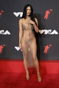 Меган Фокс, Doja Cat и другие — в чем звезды пришли на красную дорожку MTV VMA 2021