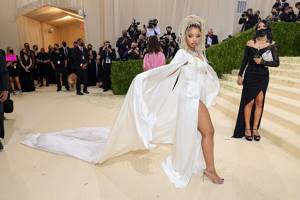 Самые роскошные платья с рекордно длинным шлейфом на Met Gala 2021