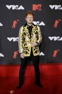 Меган Фокс, Doja Cat и другие — в чем звезды пришли на красную дорожку MTV VMA 2021