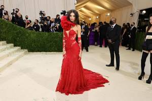 Самые роскошные платья с рекордно длинным шлейфом на Met Gala 2021