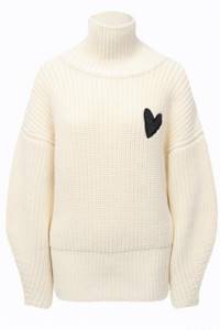 Oversize-свитер — обязательная составляющая модных осенних образов. Где купить самые стильные модели