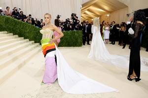 Самые роскошные платья с рекордно длинным шлейфом на Met Gala 2021