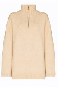 Oversize-свитер — обязательная составляющая модных осенних образов. Где купить самые стильные модели