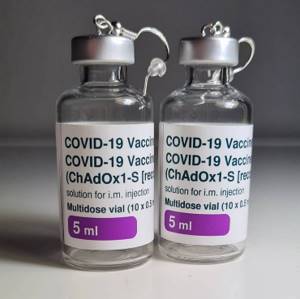 Серьги за 25 долларов в виде вакцины от коронавируса стали предметом споров в сети