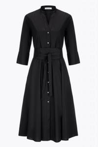 У каких брендов искать черное платье-рубашку, как у Виктории Бекхэм 