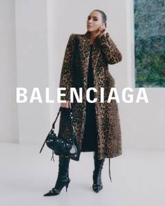 Ким Кардашьян примерила самый необычный комбинезон из новой коллекции Balenciaga