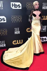 Critics Choice Awards 2022: Леди Гага в «голом» платье и другие лучшие образы ковровой дорожки