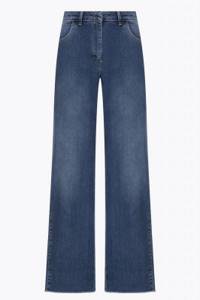 Где найти джинсы клеш, как у Дженнифер Лопес, которые можно купить прямо сейчас?