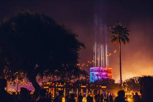 Самые яркие образы звезд и гостей первого уикенда фестиваля Coachella 2022