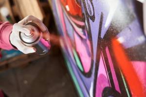 
        Робота, рисующего граффити, изобрели в США            